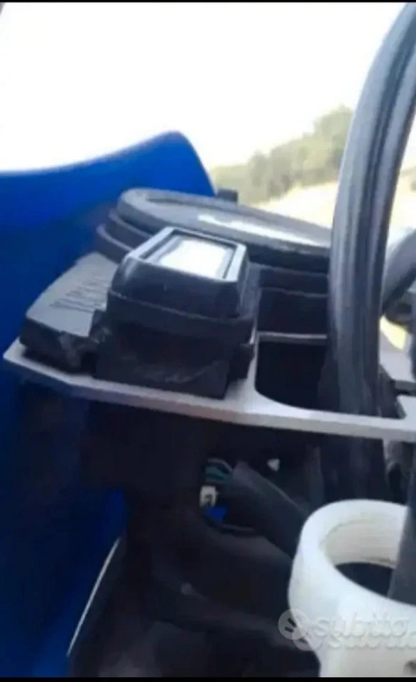 Staffa Cruscotto Yamaha Ttr 600( Look At The Description) - Immagine 2 di 2