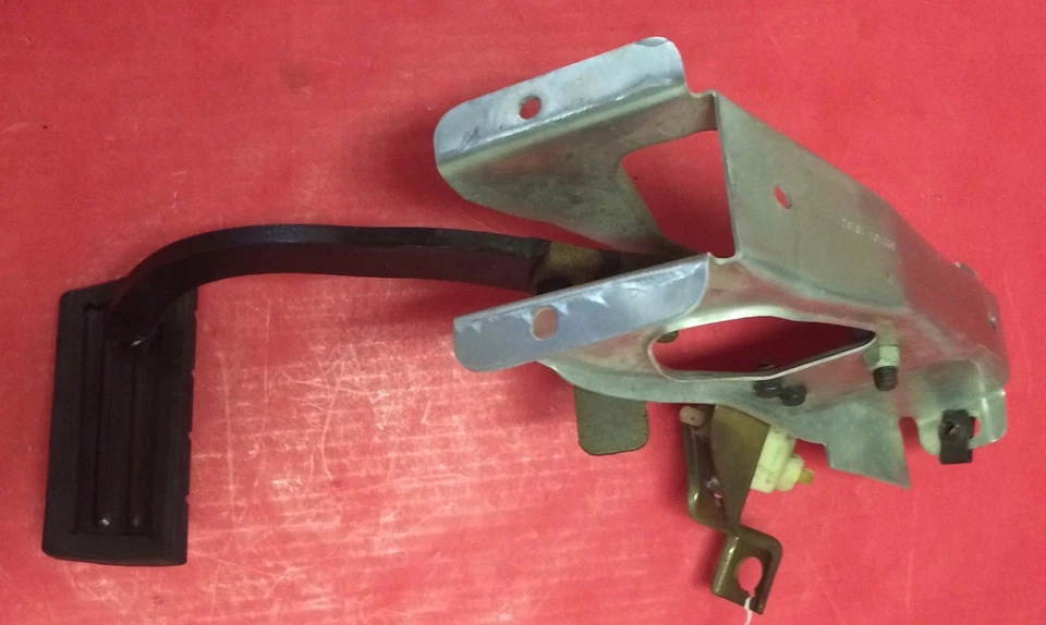 1990-1996 C4 CORVETTE CONJUNTO DE PEDAL DE FRENO CON SENSOR AUTOMÁTICO TRAN GM# 108669 Foto 3 de 4