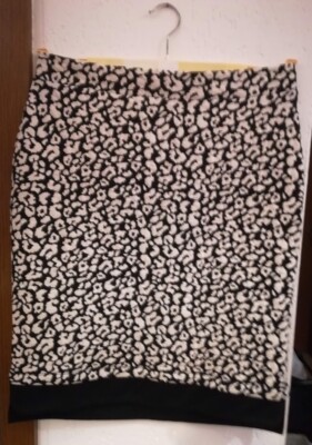Rock von ''Amira'' aus hochwertigem Jacquard mit 3-D-Struktur, Gr. 42