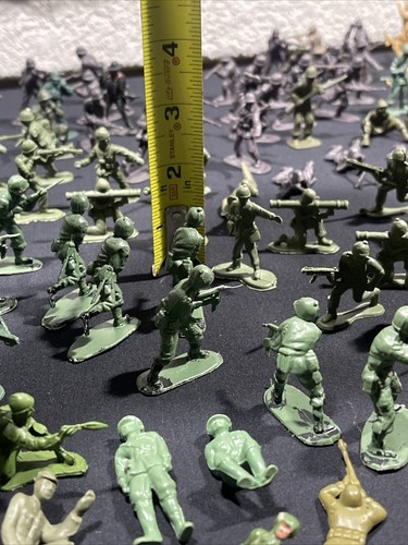 Vintage Soldier Paratrooper Figures Plastic Army WWII And helicopter Lot Of 110 - Picture 24 of 24