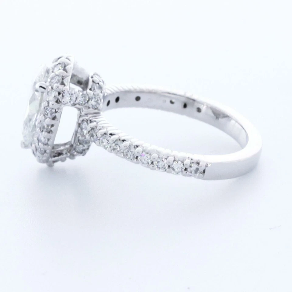 Anillo de acento con halo de oro blanco de 14 quilates de diamante D/VVS2 de 2,1 quilates creado en laboratorio Foto 4 de 4