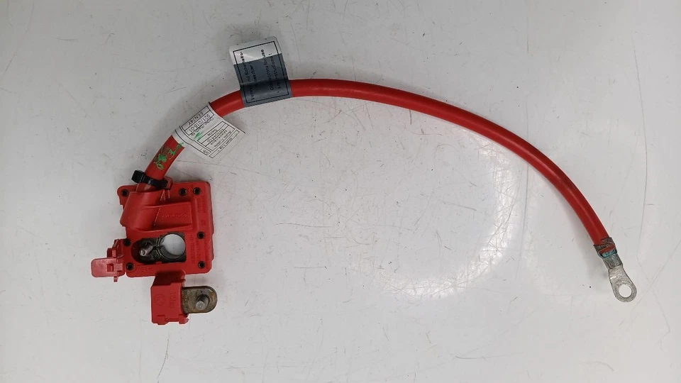 Кабель клеммы положительного аккумулятора 2013 BMW X1 - Изображение 2 из 4