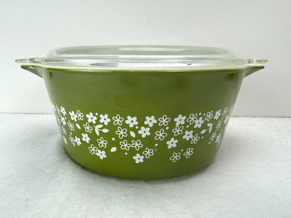 Pyrex Crazy Daisy Spring Blossom 1.5 qt Green Casserole Dish 474B w/ Lid Vintage - Image 3 of 4