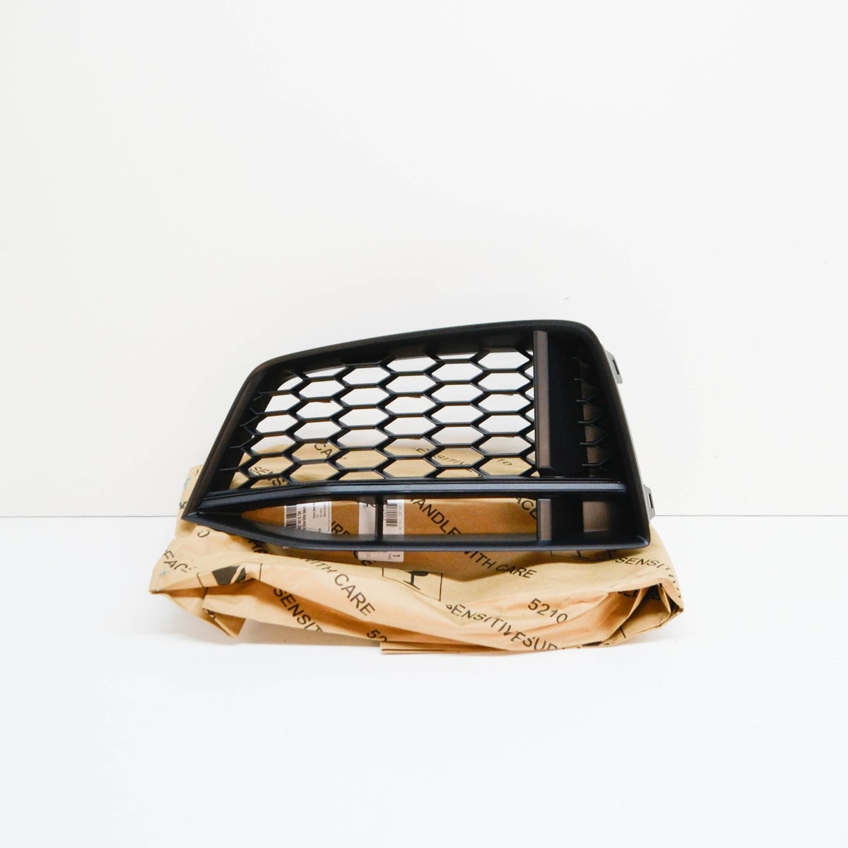 AUDI TT FV FRONT LEFT AIR GUIDE GRILLE 8S0807681B T94 