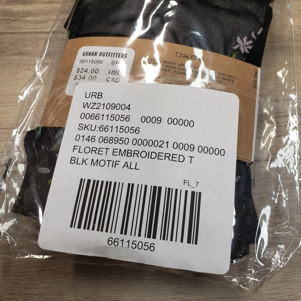 NUEVO CON ETIQUETAS Medias Urban Outfitters Floret Bordadas Negras Transparentes Talla Única Foto 2 de 4