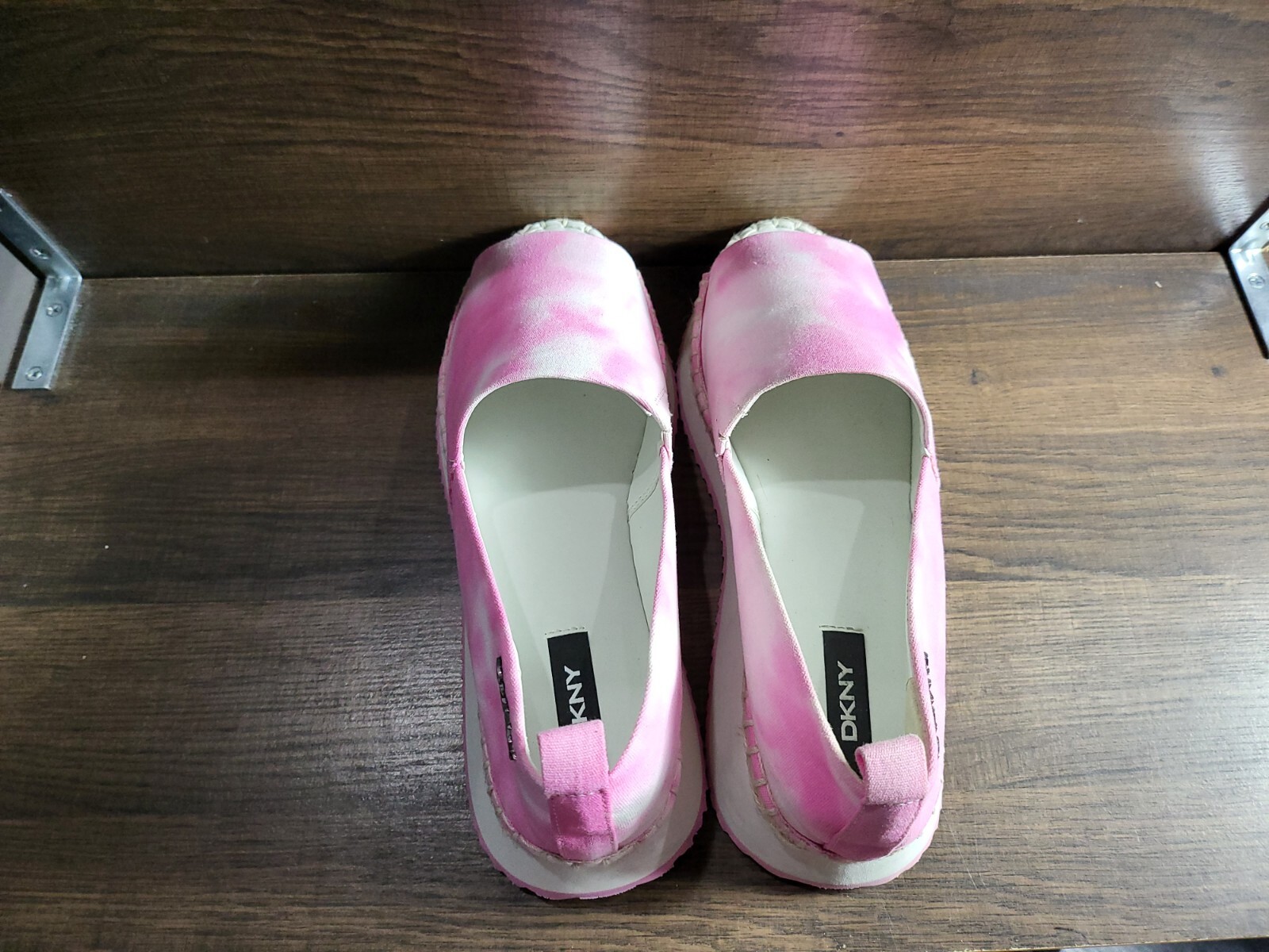 dkny women's orza platform
