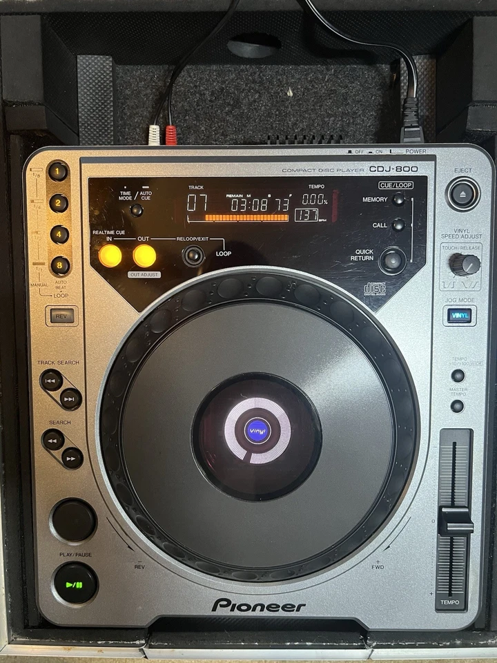 Pioneer CDJ-800 Professional DJ CD Player w/ Road Ready Flight Case - Image 2 of 4