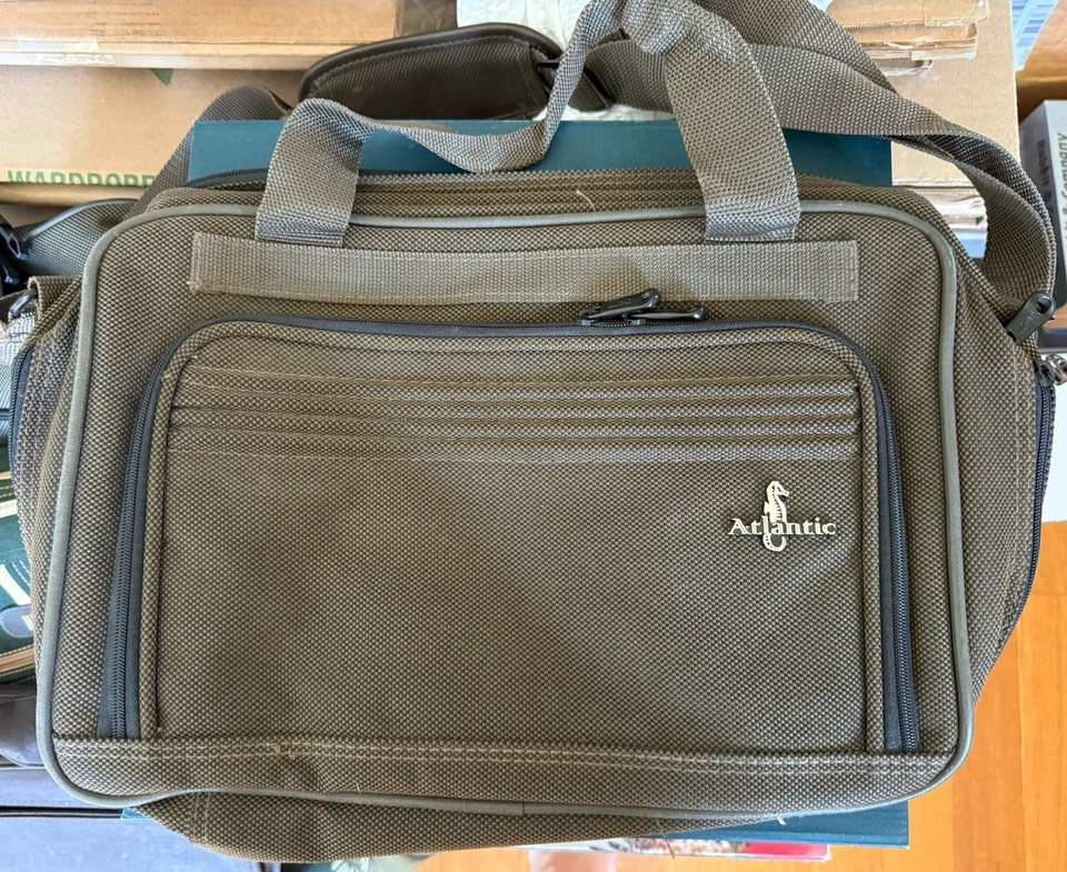 Bolso de Viaje Atlantic Pequeño Expandible con Correa para el Hombro Verde Foto 2 de 4