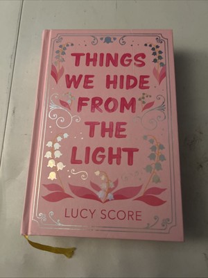 THINGS WE HIDE FROM THE LIGHT - Lucy Score, Hardback, Knockemout