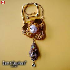 Necklace Ladies Luxury Vintage Doll Head Elegant Honey Bee Nest Insect Jewellery