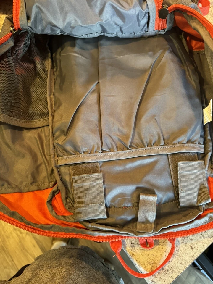 MOCHILA GRANDE OZARK TRAIL NARANJA Y GRIS Foto 3 de 4