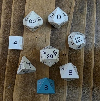 Gamescience 7-piece dice set OOP off-white