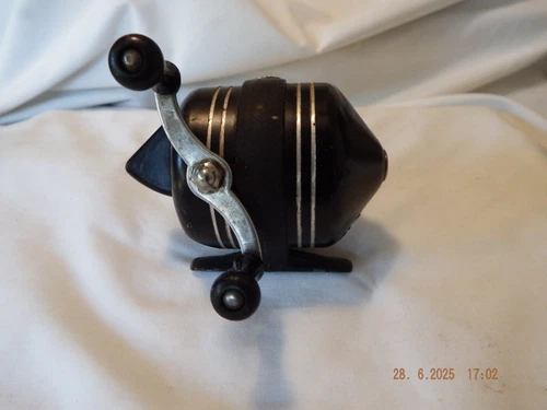 Vintage Original Black Metal Case Zebco 606 Closed Face Spinning Reel-B557