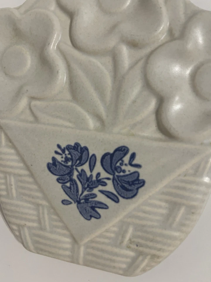 Cesta de flores Pfaltzgraff Yorktown trivet hecha en EE. UU. azul y blanco vintage Foto 2 de 4