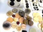 Big Lot of Vintage 30s 40s 50s Plastic and Glass Buttons Lot — photo 6