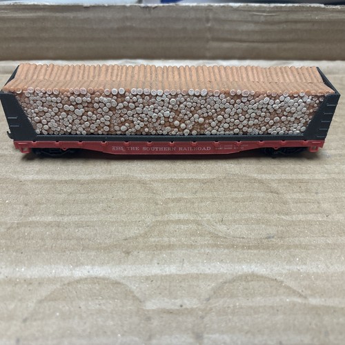 Tyco HO Scale Southern Railroad Bulkhead Flat Car with Load #4365 - Picture 6 of 9
