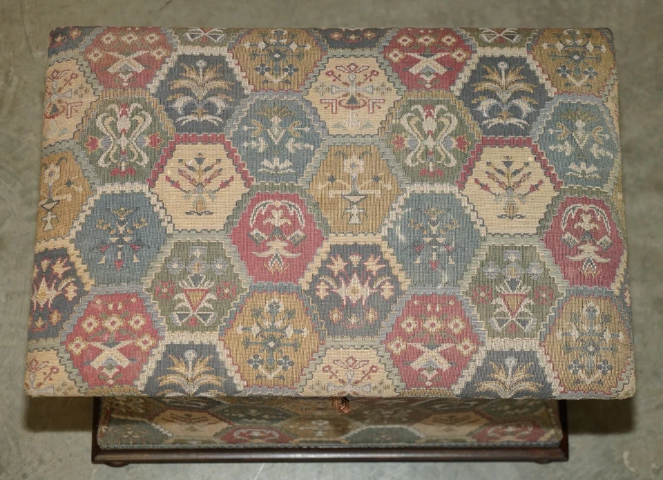 VICTORIAN CIRCA 1880 KILIM EMBROIDERED UPHOLSTERY OTTOMAN FOOTSTOOL TRUNK - Image 3 of 4