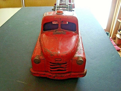 1950'S STRUCTO FIRE DEPARTMENT (SFD) AERIAL LADDER FIRE TRUCK - Picture 5 of 12