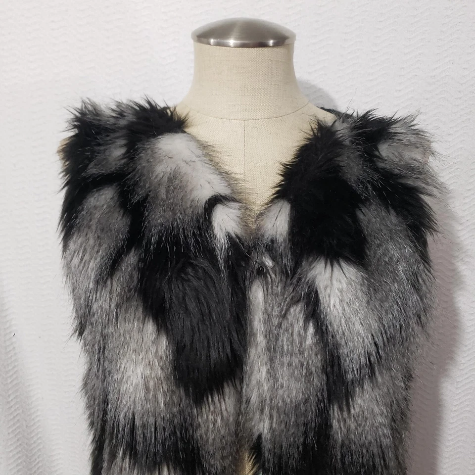 Bisou Bisou Mishele Bohbot Faux Fur &Knitted Black & Gray Vest M - Image 4 of 4