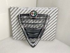 NEU&ORIG Alfa Romeo Giulietta QV Line Scudetto Kühlergrill silber / titangrau