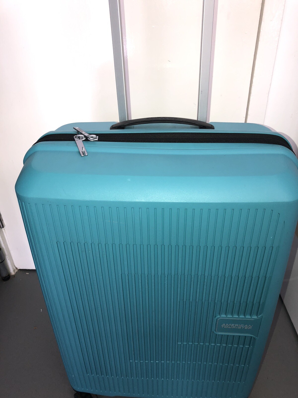 Maleta rígida American Tourister equipaje expandible bloqueo TSA