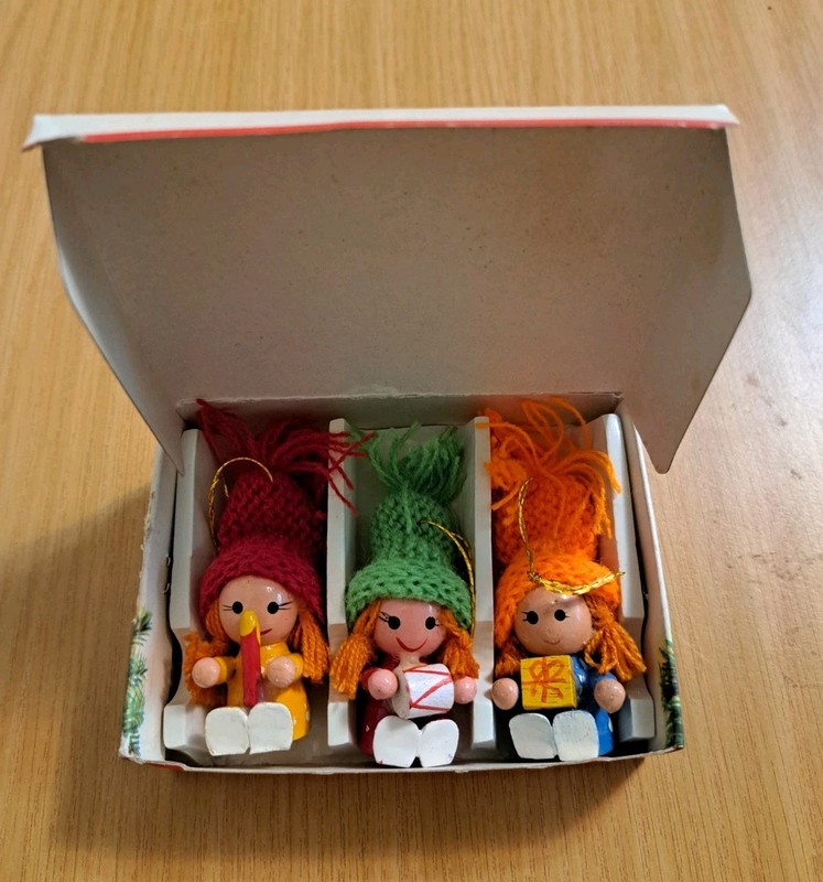 Set Of 3 Vintage 1981 Wooden Christmas Ornaments  In Orig Box Taiwan Knit Hats