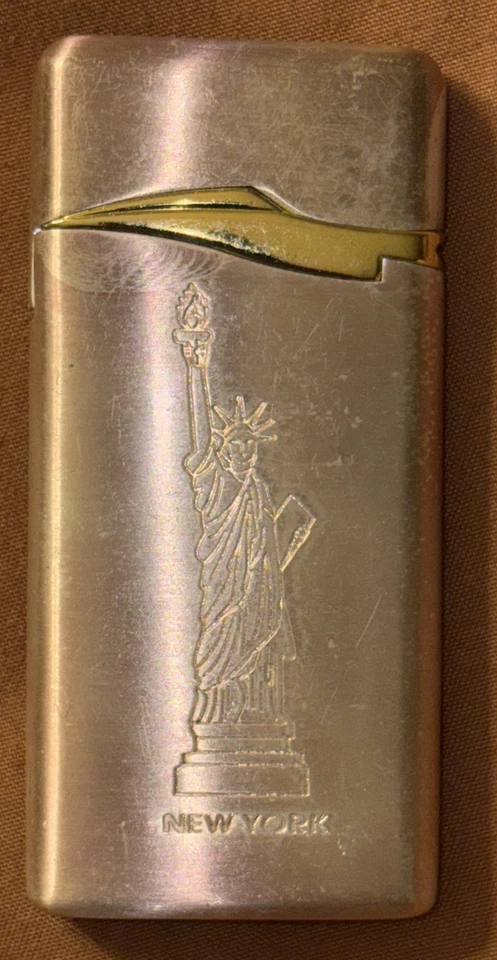 Unbranded Statue Of Liberty New York Engraved Lighter -Lights But Needs Fuel. - Image 3 of 4