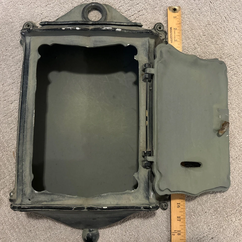 Buzón de metal galvanizado estilo vintage montaje en pared en relieve Foto 2 de 4