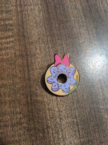 Loungefly Disney Sensational Snacks Blind Pin Of Daisy Duck Donut Pin - NEU