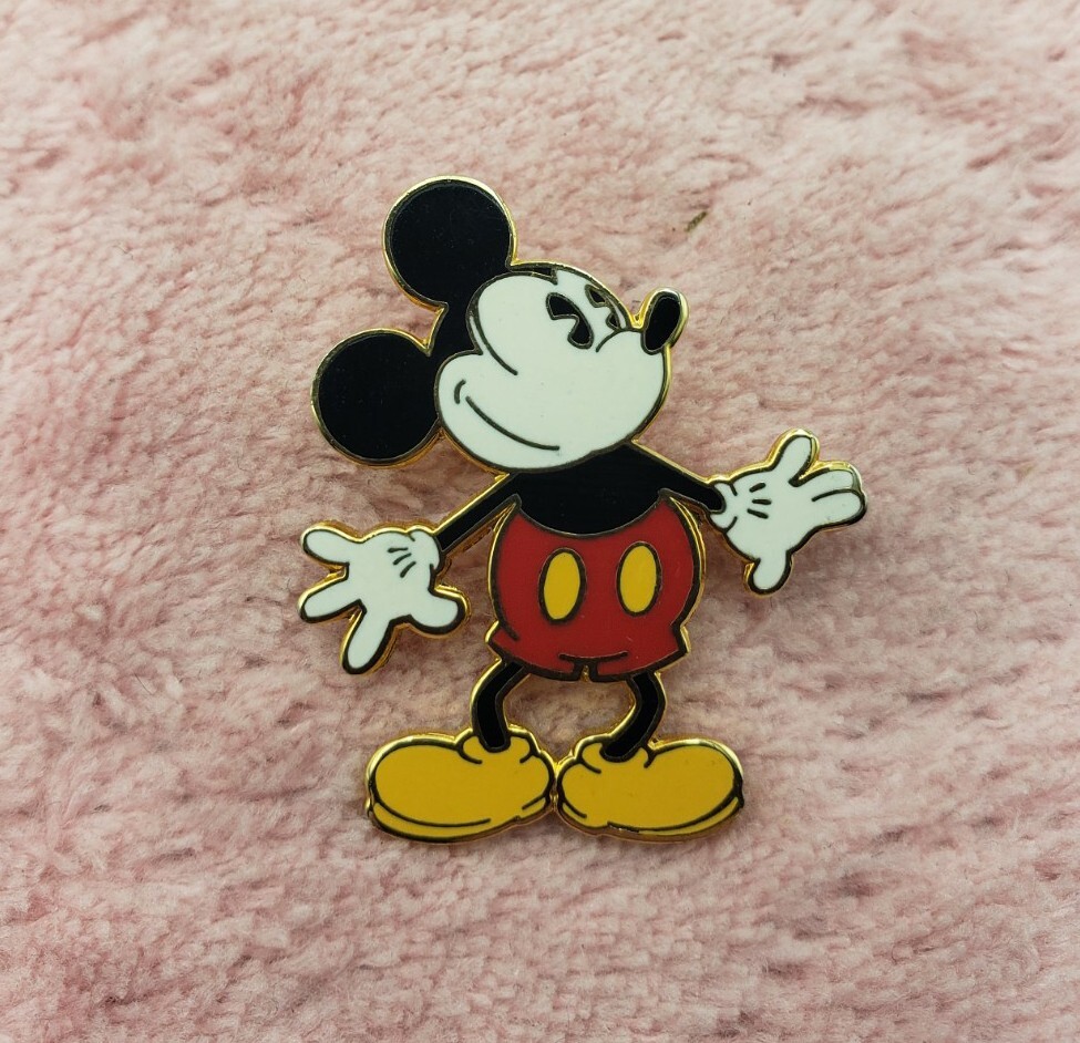 Disney Parks Pin Mickey Mouse 2002 Classic Pie Eyed Gold Tone Trading 