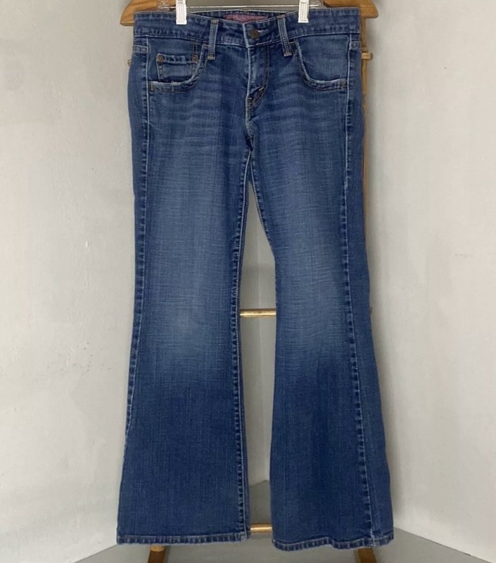 Vintage Levi’s Too Super Low Flare 524 Medium Wash Women’s Size 7M