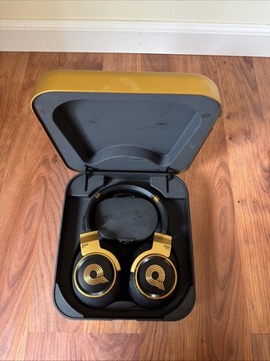 AKG N90Q Reference Class Auto-Calibrating Noise Cancelling Headphones