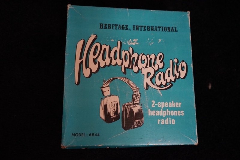 Vintage Heritage International headphone radio model 6844 2spkr headphone radio