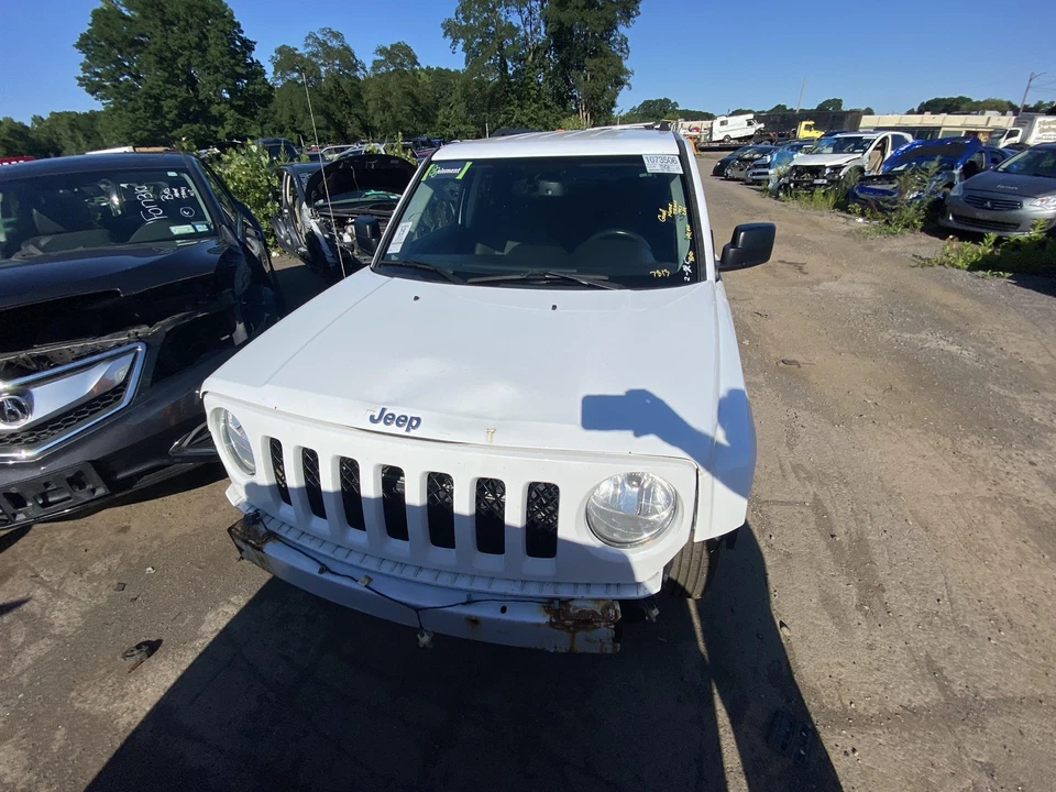 二手左尾灯总成适合:2016 年吉普爱国者左 A 级 — 第 3/4 张图片