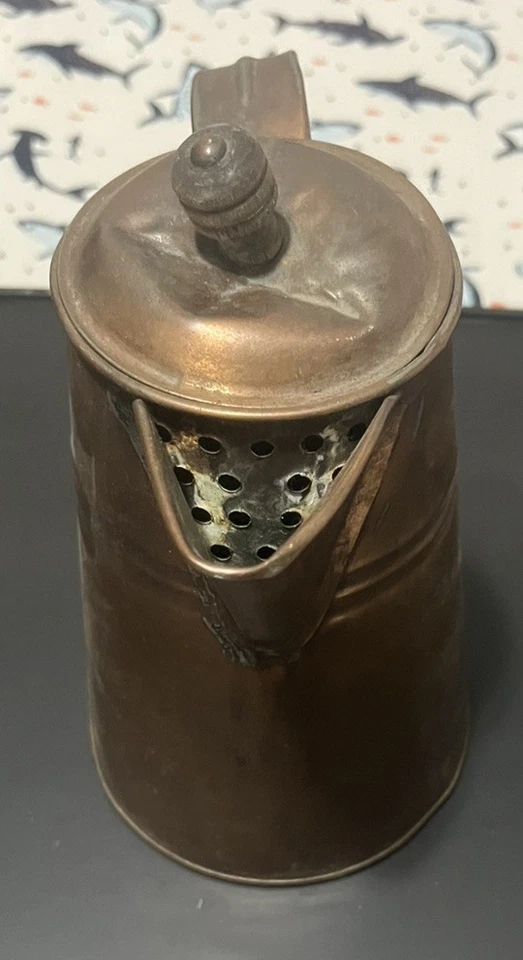 Antigua cafetera vintage de cobre 'estilo vaquero' 8" de alto y 5" de ancho tapa con bisagras Foto 3 de 4