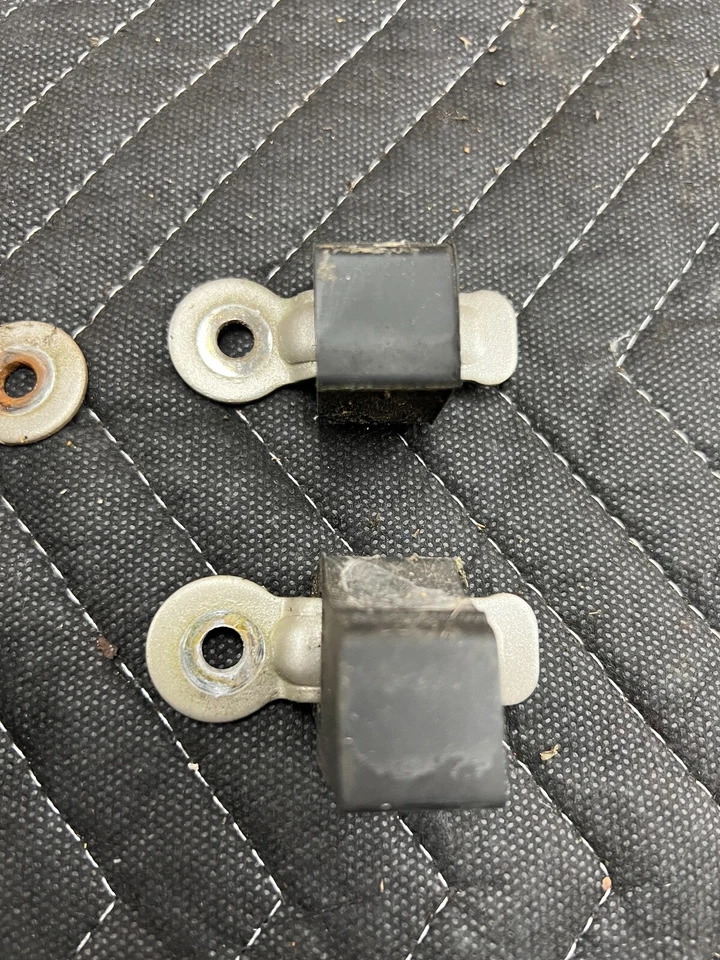 Juego de 4 tapones de alineación de parachoques de capó Isuzu Trooper 1998-2002 OEM #914EM Foto 4 de 4