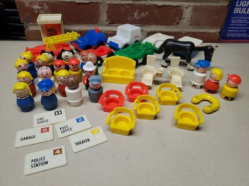 Vintage 44 Piece Lot Of Fisher Price Little People And Accessories