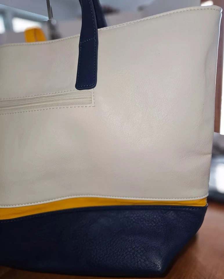 Fun Fashioning Charming Charlie Nautical Handbag.    1042 - Image 3 of 4