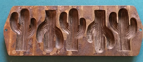 Vintage Lodge USA Cast Iron Muffin Pan Saguaro Cactus Shape Cornbread Mold 5CP2