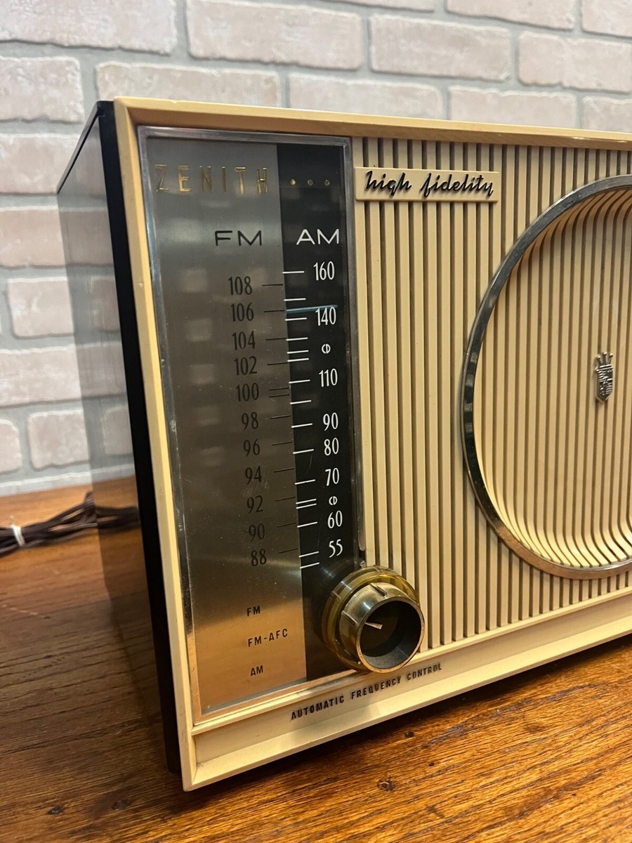 Vintage Zenith High Fidelity Tube Radio Model C845Y Mid