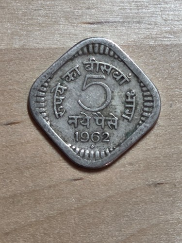 India 5 Naye Paise coin, 1962. KM# 16, copper-nickel. Mumbai mint. Square.