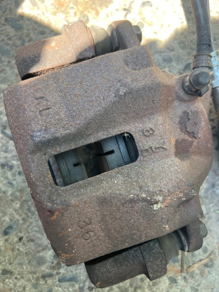 1979 - 83 Datsun 280zx 前刹车卡钳一对左右 80 81 82 — 第 2/3 张图片