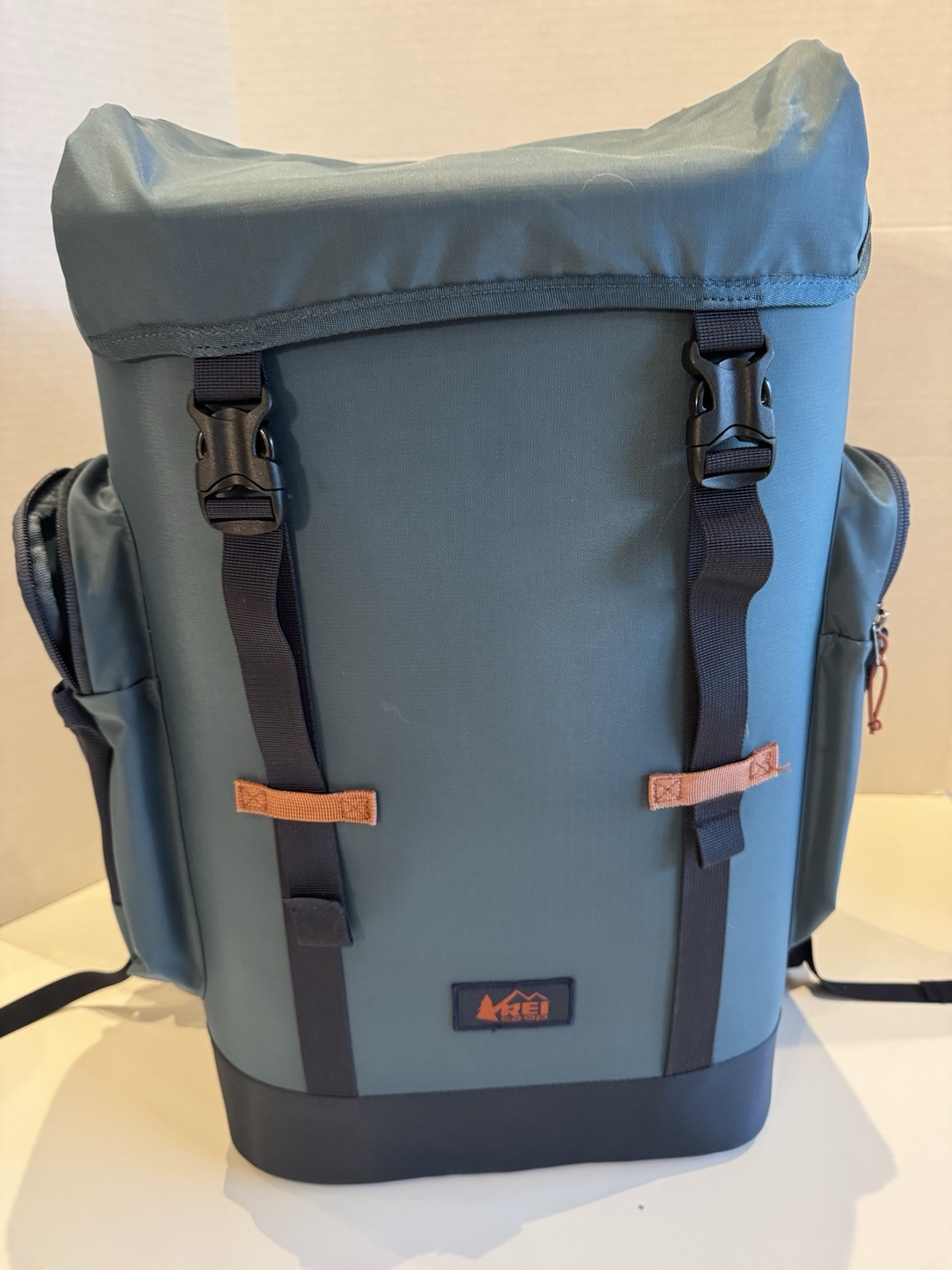 Grey Teal And Orange Holds 20 Cans W/ Ice