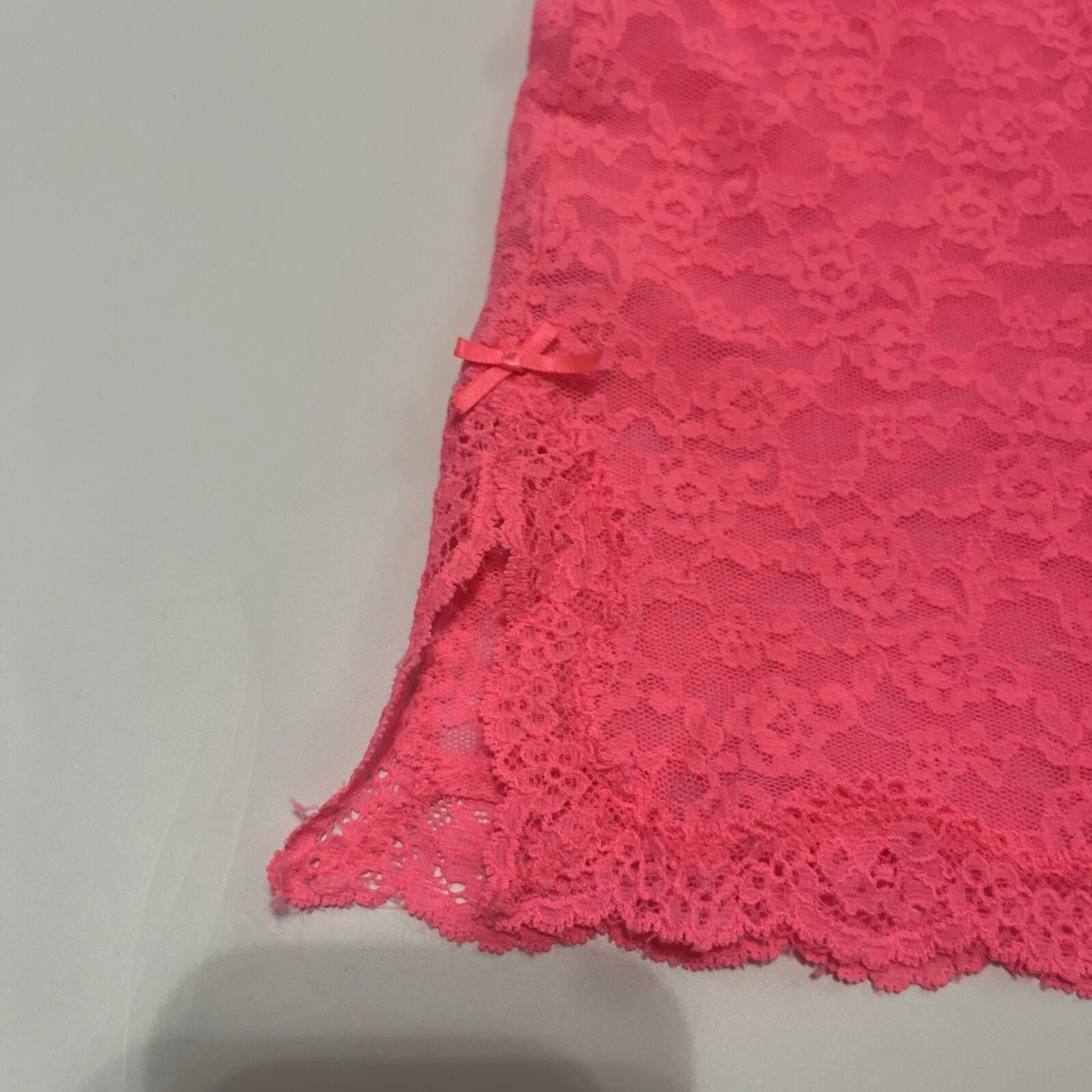 UNDERCOVER Victorias Secret Hot Pink taglia small camicia da notte completamente in pizzo mini abito fiocchi