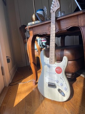 Squier Affinity Series Stratocaster Maple-  Electric Guitar Olympic White