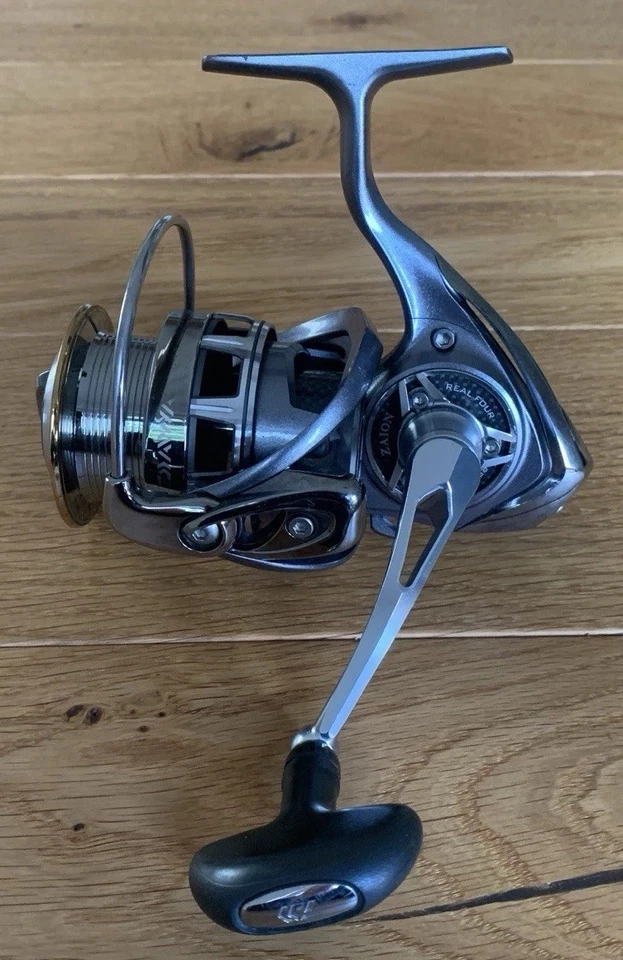 Daiwa Exist 3012  Mit OVP, Tasche Und Papieren, Top! Nur  € 349,.- statt € 799,- - Bild 2 von 4