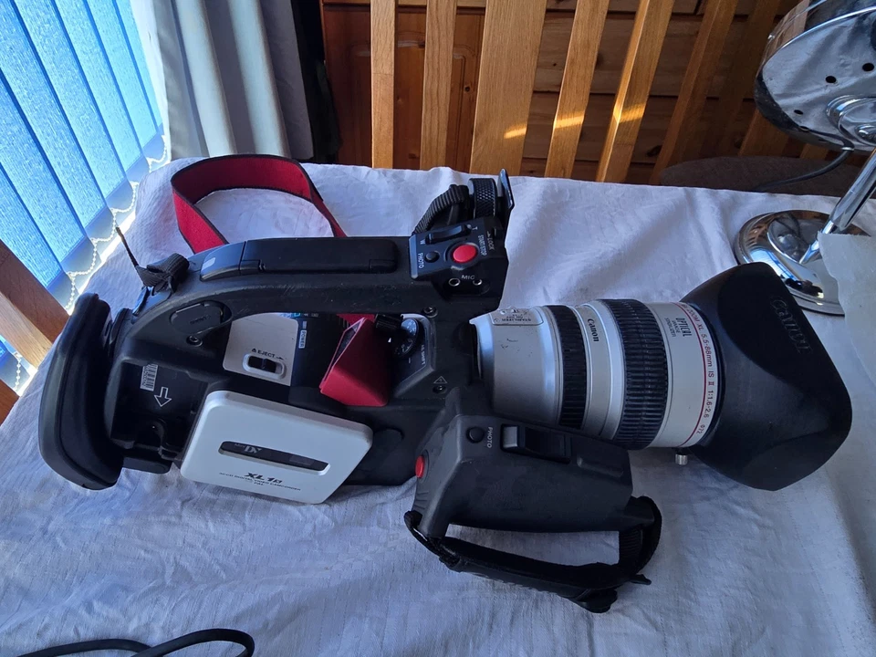 Canon XL1S Mini DV Camcorder 3CCD Digital Video Camera Professional - Image 2 of 4