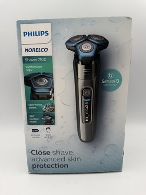 Philips Norelco Shaver 7100 Series 7000 Wet Dry Electric Razor w/ Accessories