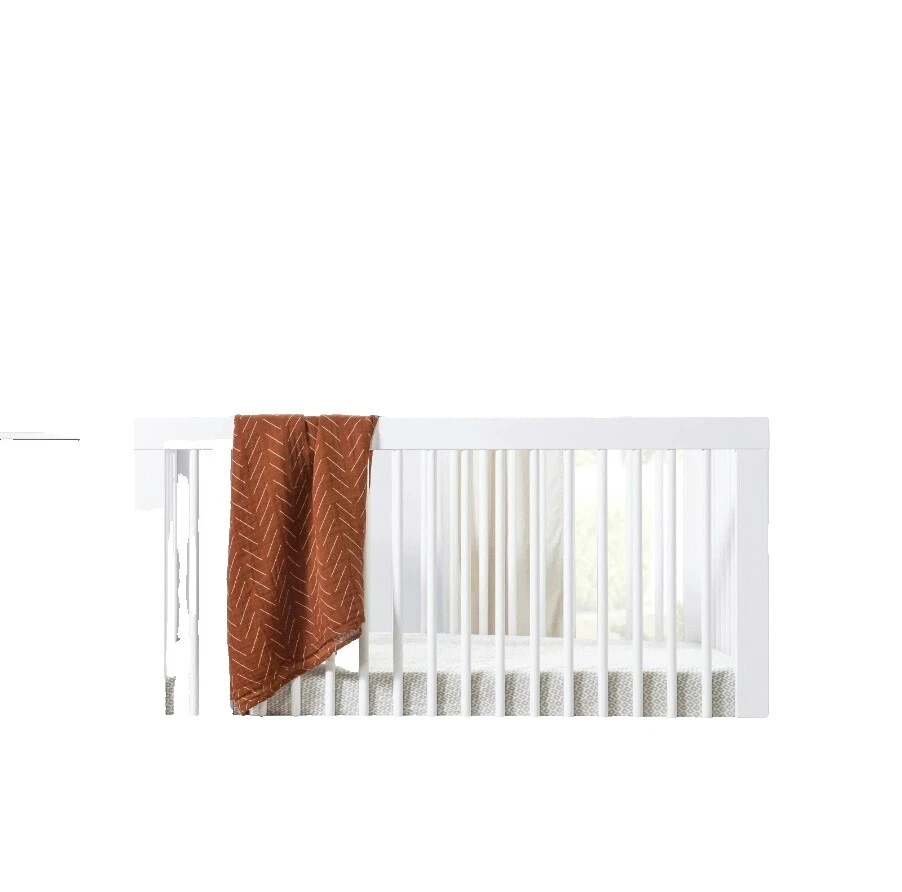 Белые портативные кроватки