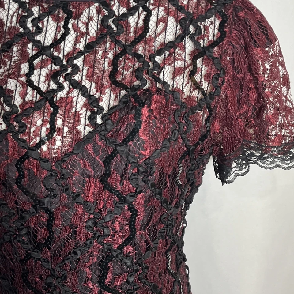 Vestido de renda vintage ombreiras cintura caída gótico preto década de 1980 - Imagem 3 de 4